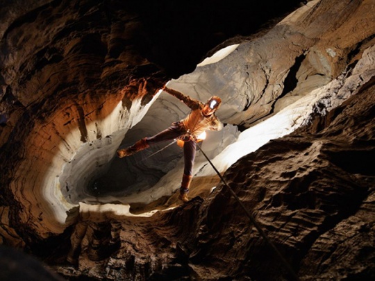 (Credit: Cavern Explorer, Tennessee by Stephen Alvarez.)