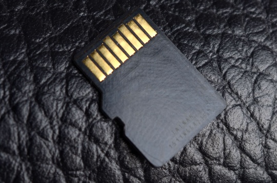东芝全新EXCERIA™系列microSD彩色版存储卡